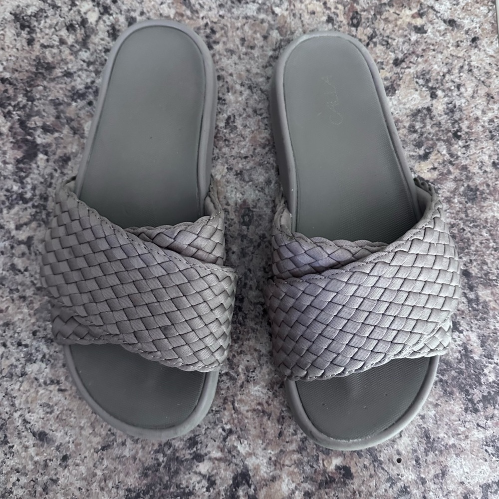 CALIA by Carrie Underwood Gray Sandals